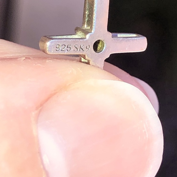 Sterling silver and CZ cross pendant - Picture 2 of 3